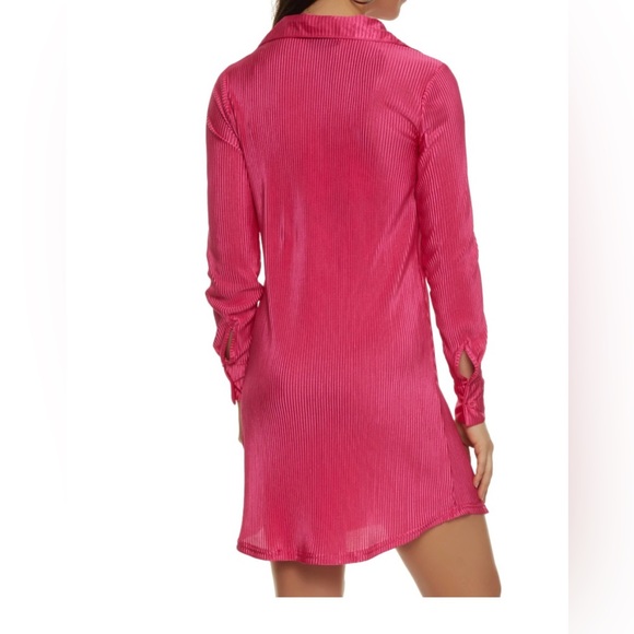 Women’s Top- Medium (pink) - Picture 4 of 5